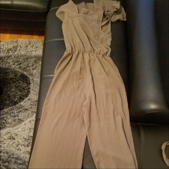 Olive green H & M jumpsuit size 6 pre owned - Picture 2 of 5